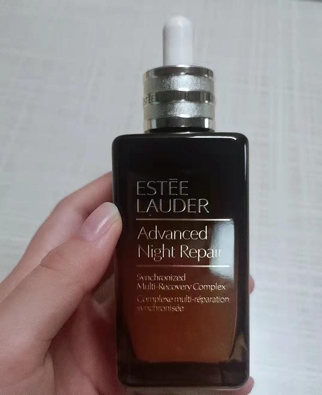 精华液保湿收缩毛孔抗皱纹,淡化皱纹的精华液