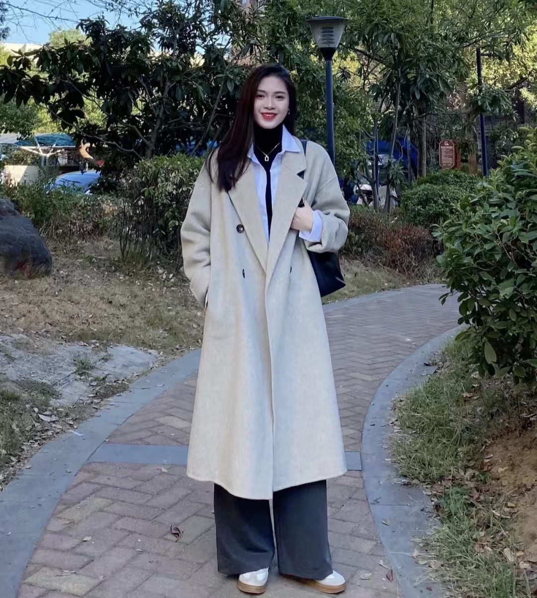 燕麦色大衣内搭什么颜色毛衣,燕麦色大衣高级穿搭图片