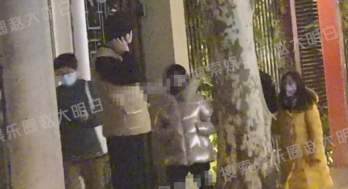 雷佳音带女儿逛街,雷佳音和女儿刚见面