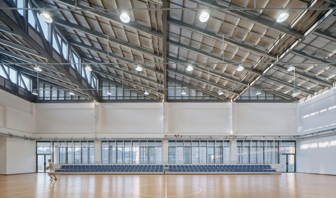 以靠建筑|交叠与转换:宜黄一中综合楼