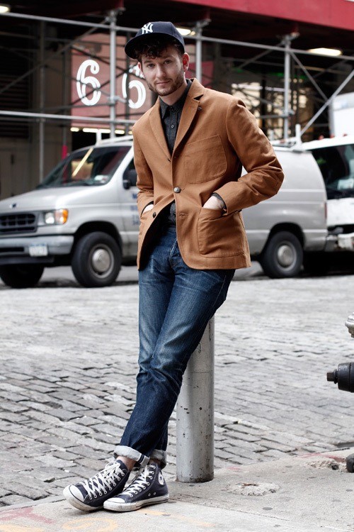 胖mm黑色短袖牛仔裤配绿色帆布鞋,白色牛仔裤搭帆布鞋秋冬穿搭