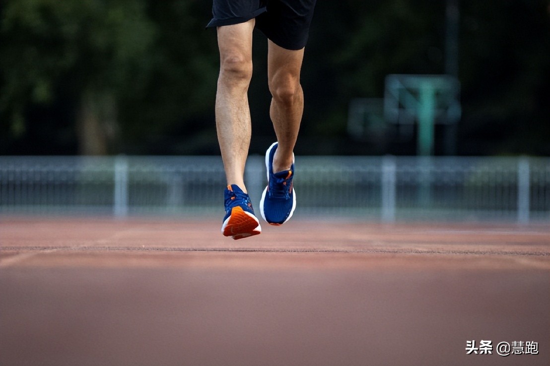 什么样的跑鞋能提高速度,适合日常跑步训练的跑鞋