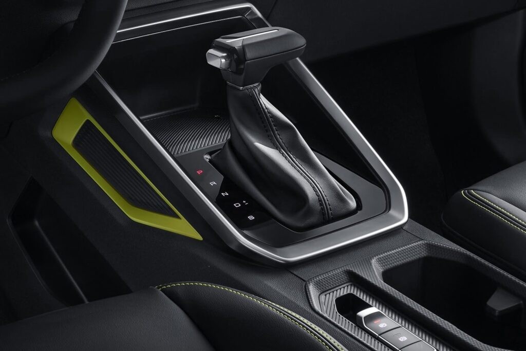 五菱星驰2023新款手动挡suv配置,五菱星驰小钢炮新能源