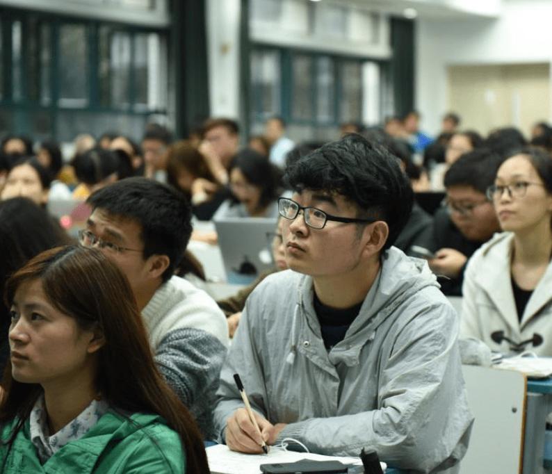 报考这五种专业就业不用愁,专科生最吃香的六大铁饭碗专业