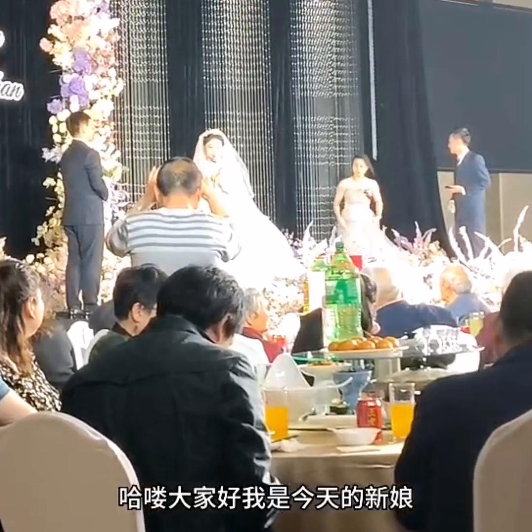 婚礼现场神级献唱,婚礼现场