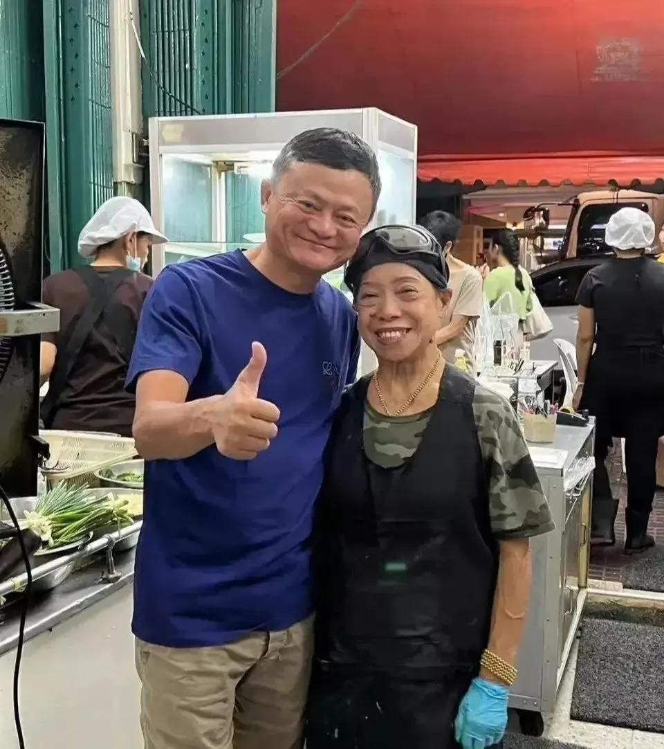 马云现身巴黎被偶遇照片,马云现身巴黎被网友偶遇