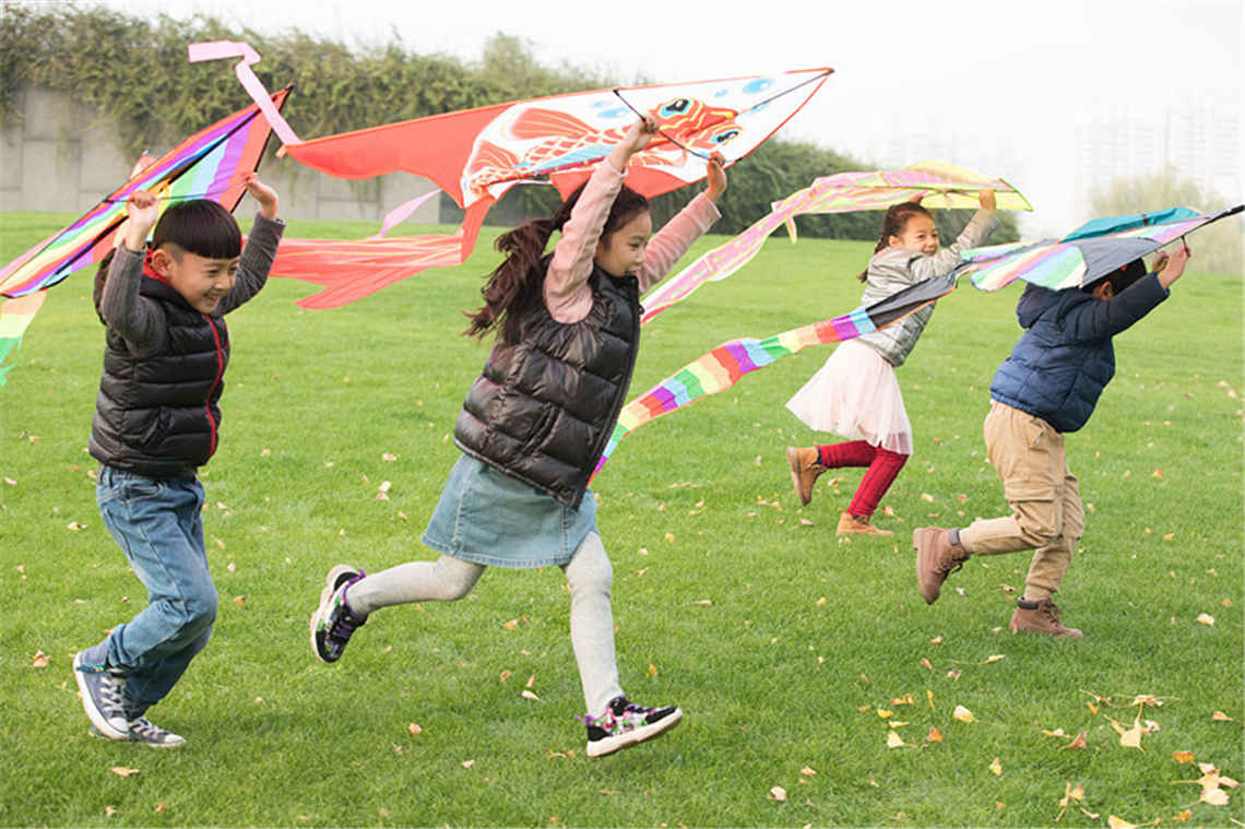 孩子被排挤妈妈要怎样引导他,小孩被排挤该如何教育