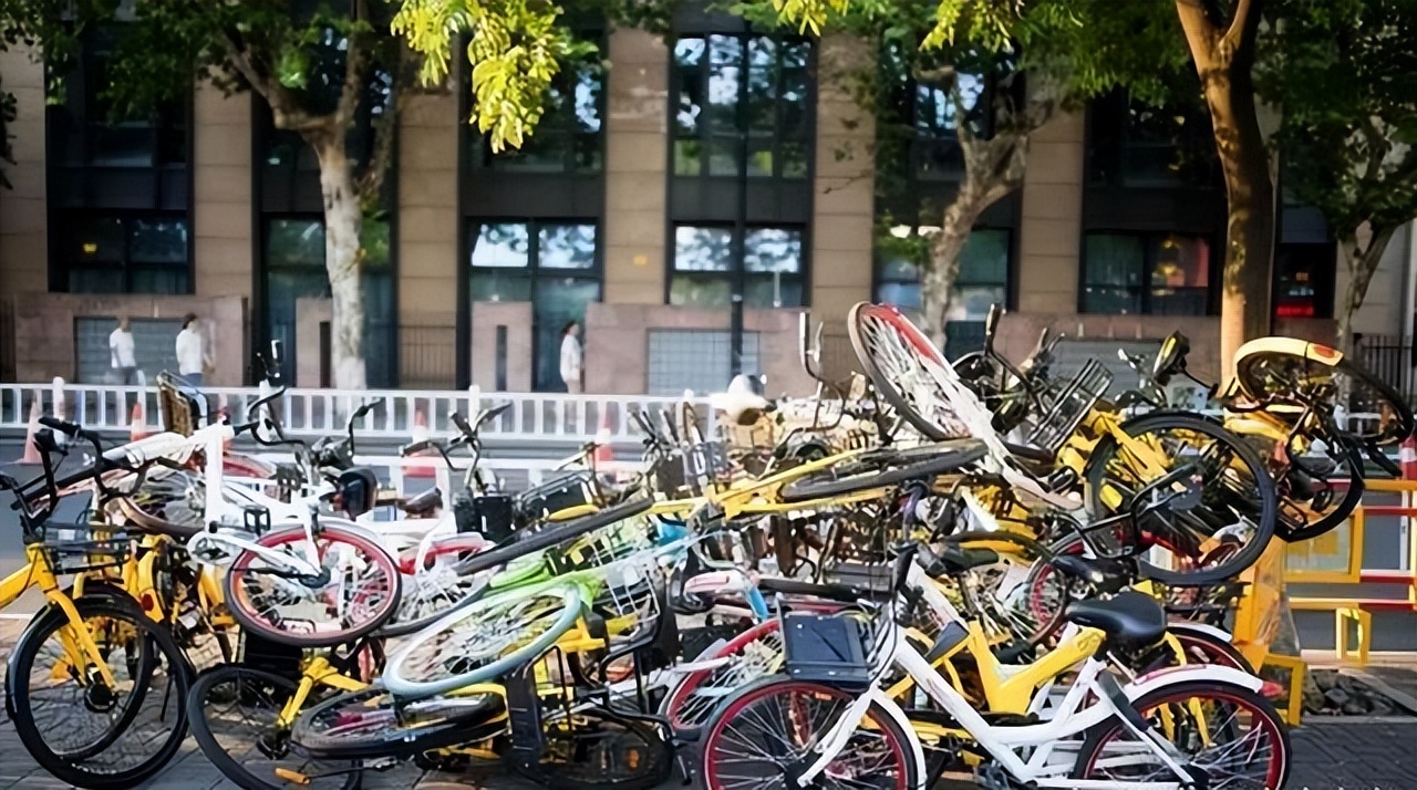 摩拜单车创始人胡玮炜卖了多少钱,ofo共享单车的创始人戴威