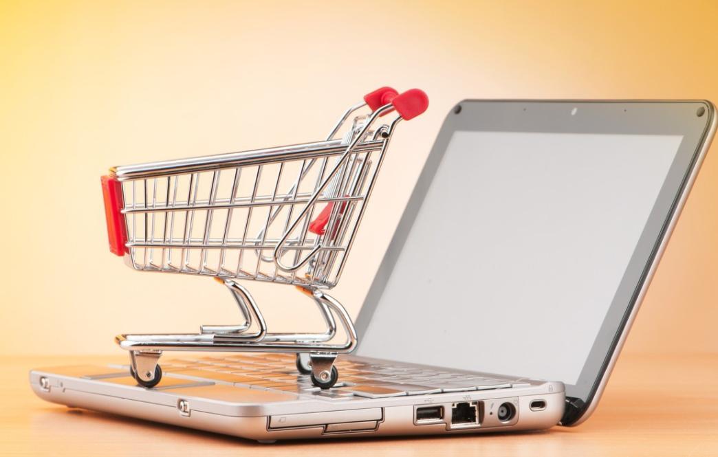 男子收到快递,男子收到一份快递打开后没有在意