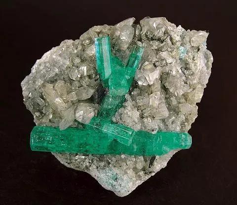 关于世界天然宝石排行榜,天然宝石与人工宝石