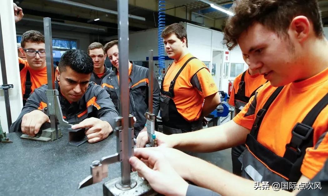 德国战败后为什么崛起这么快,德国战败后为什么又崛起了