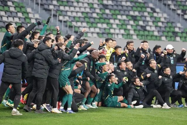 请分析一下中国足球的现状和问题,足球联赛大逆转