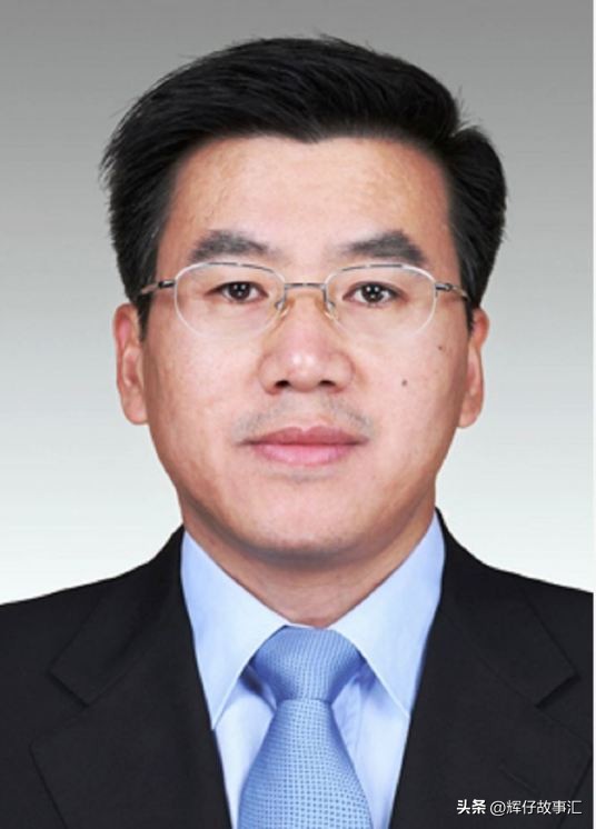 上海市黄浦区区长和无锡市市长,现任上海市委书记和市长