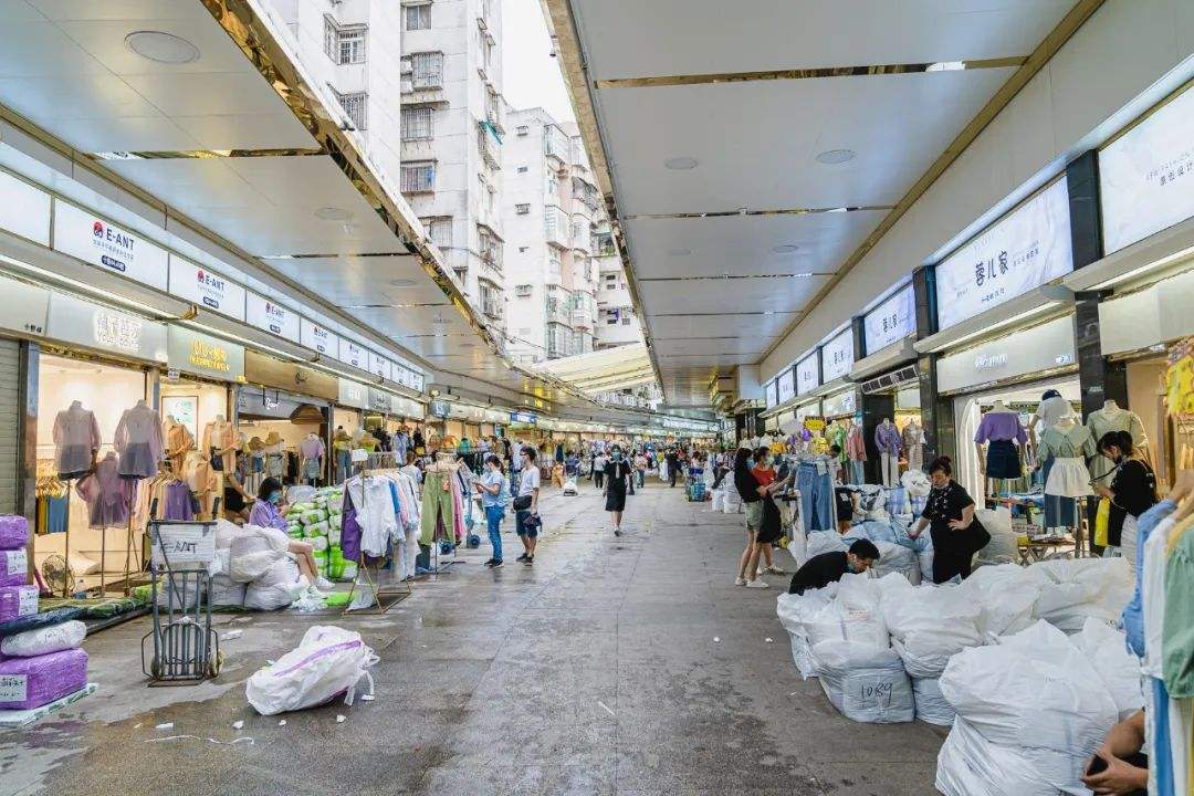 比较有名的服装批发市场,哪里的服装货源最好最便宜