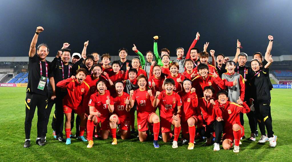 小说：东施效颦与中国男足