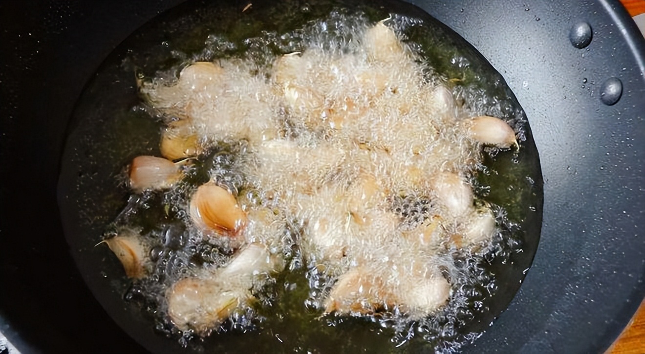 吃饺子不吃蒜香味少一半下一句,吃饭不吃蒜香味少一半下一句