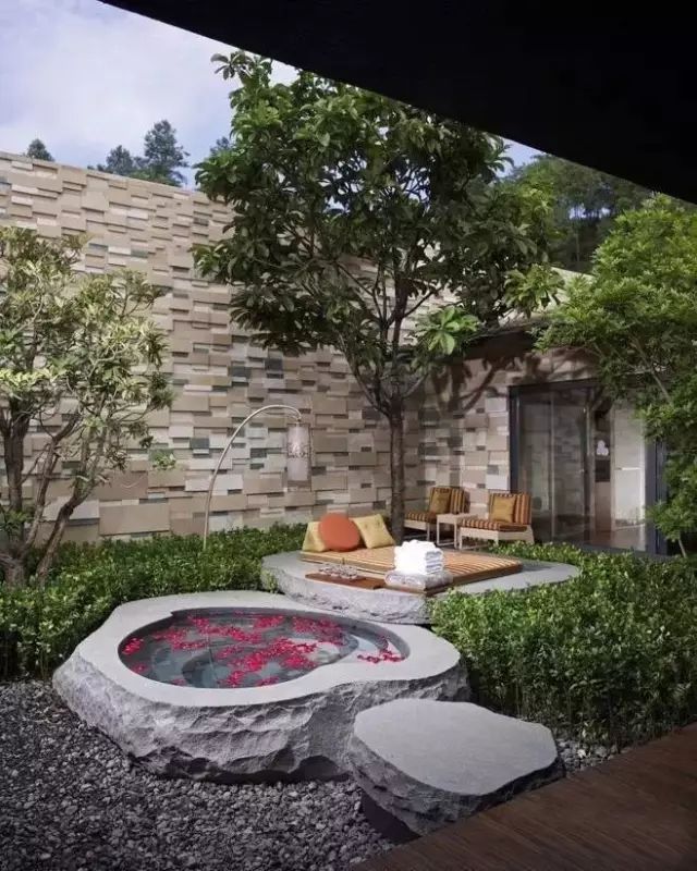 大山里捡回来的石头,大山里的石头块