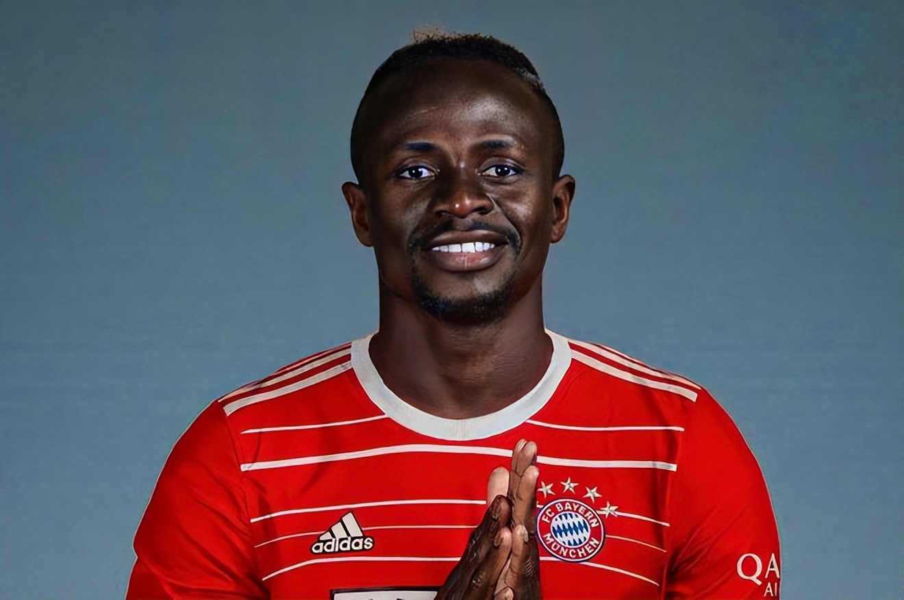 巴西穷人为什么能踢足球,巴西小孩踢足球没有足球场