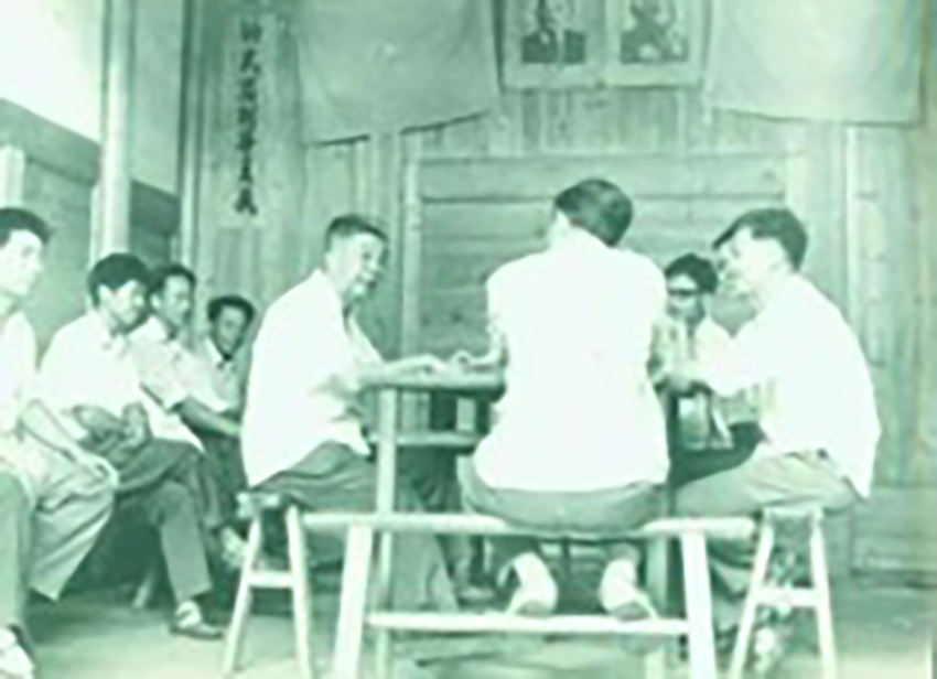 1950年，中将刘忠回乡，偶遇路边乞丐发现是失联20年的母亲