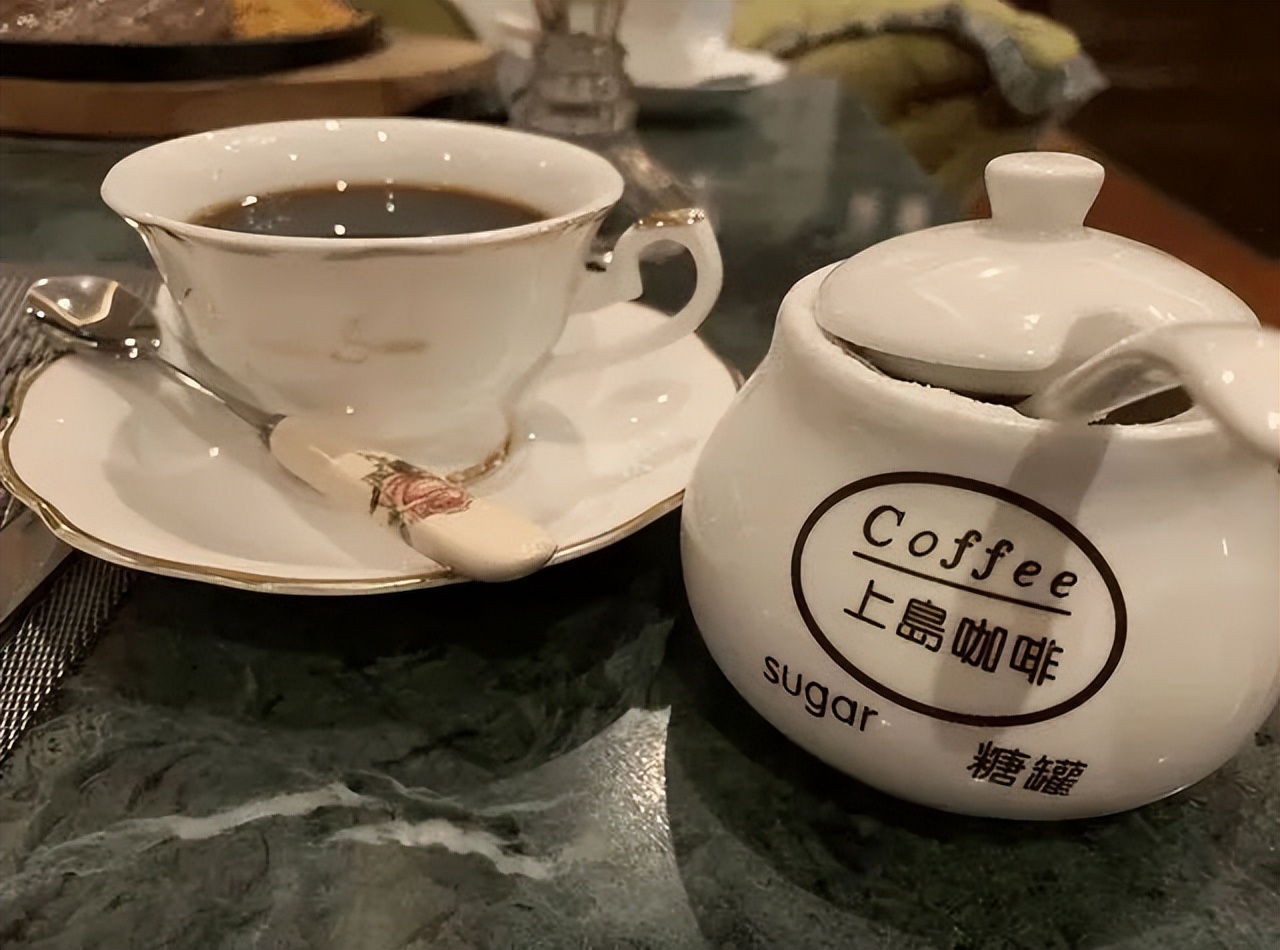 3000家门店销声匿迹,靠卖中餐自救:昔日咖啡大王竟沦落至此?