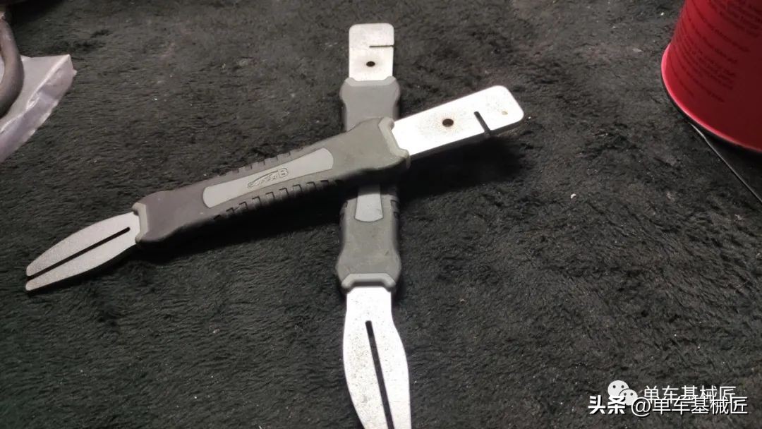 山地车旋式碟刹盘拆解,山地车机械式碟刹片更换教程