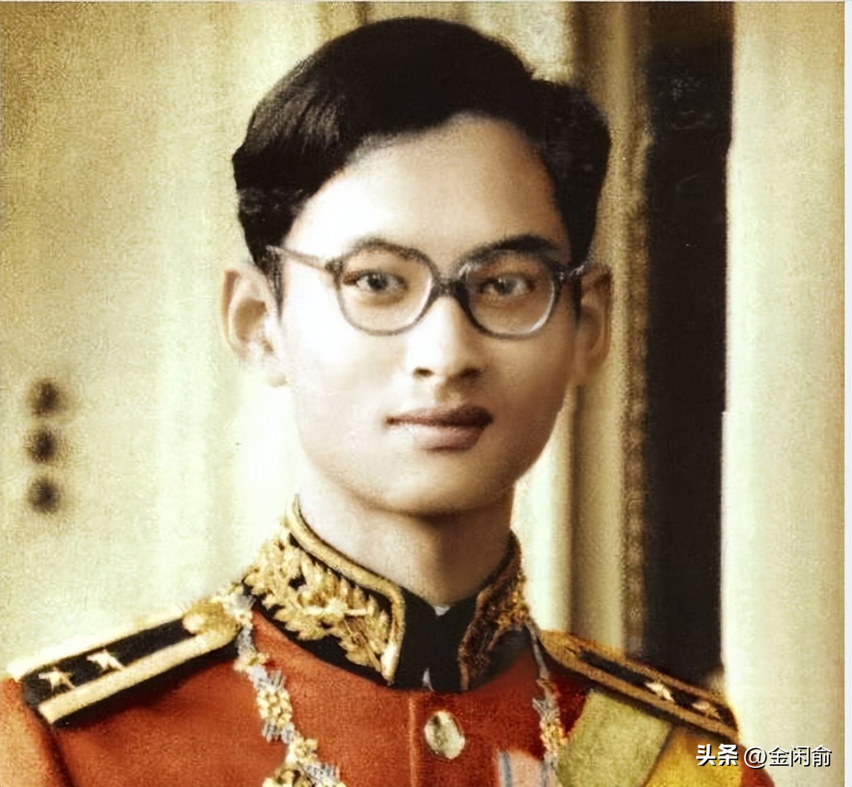 泰王和诗琳通握手,泰王室最新官方消息西拉