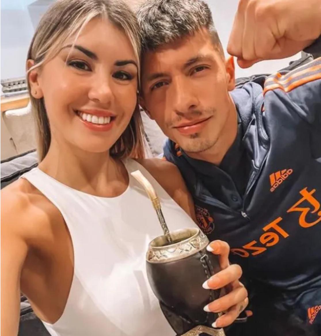 阿根廷球员和太太团展示大力神杯,阿根廷太太团聚会