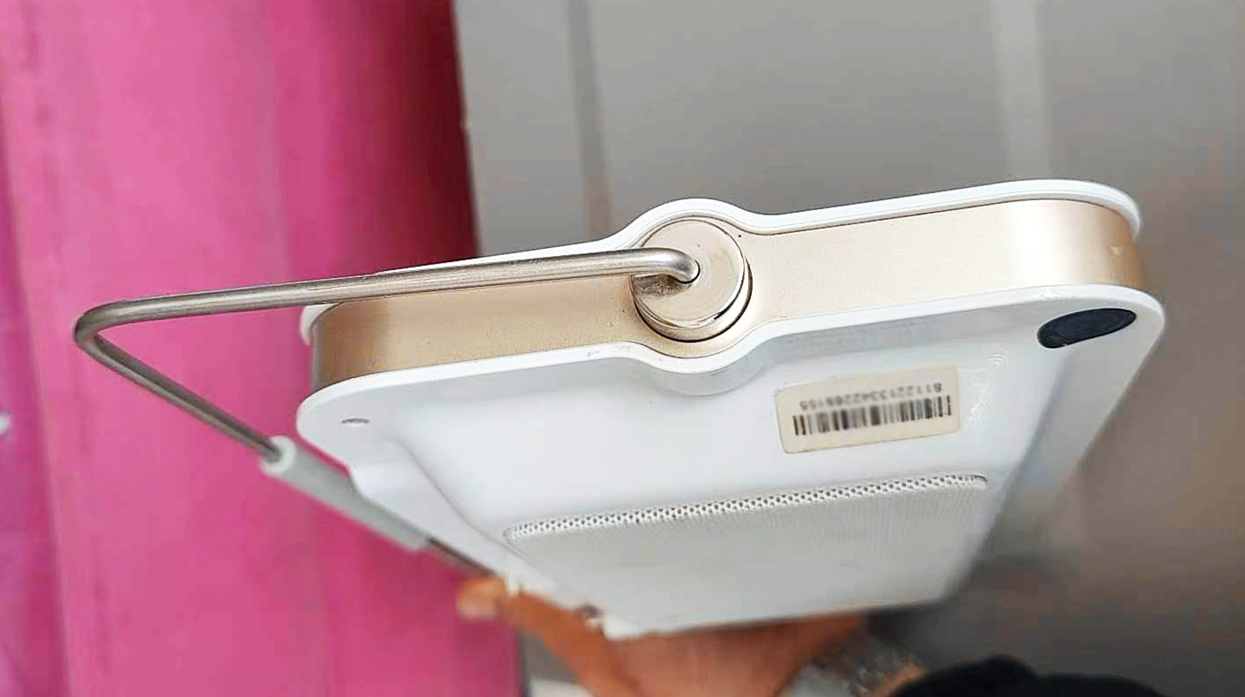 看着像平板的电脑,像平板一样可移动的电视