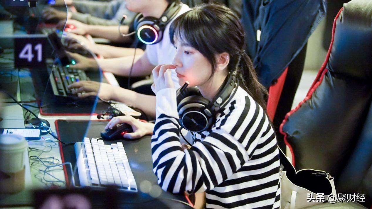 一年倒闭1.28万家,年轻人曾逃课也要去,如今为何成了夕阳产业?