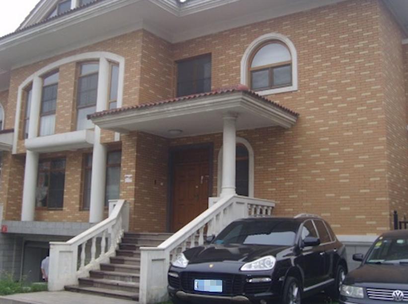 孙红雷夫妇定居澳洲？现身墨尔本闹市无人识，过亿庞大资产曝光