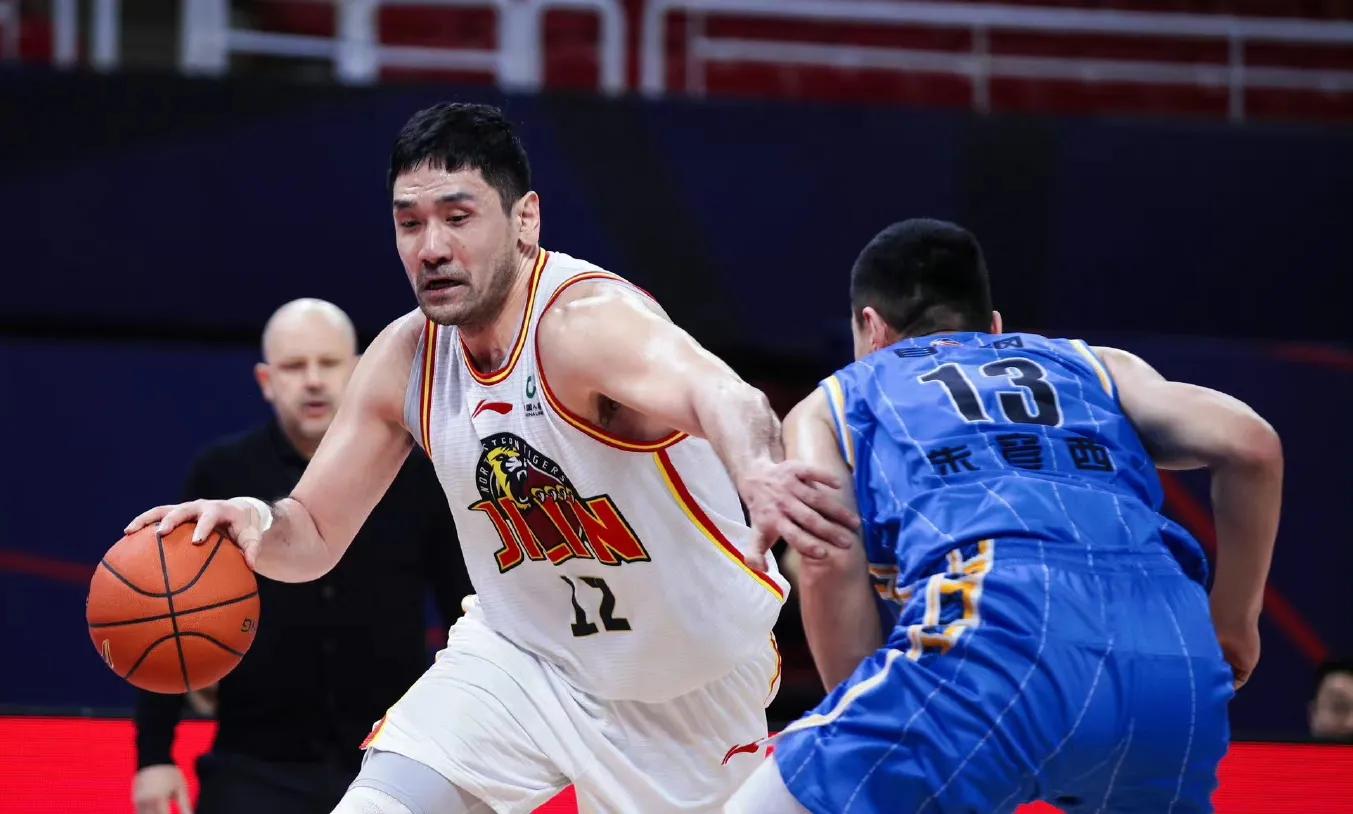 吉林东北虎惜败广东华南虎,东北虎击败虎王