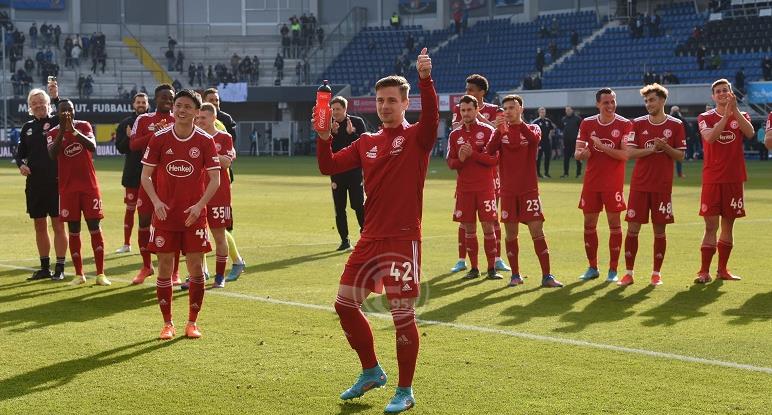 德乙一队惊现三位日本球员首发，一人是德国混血，一人是日本国脚