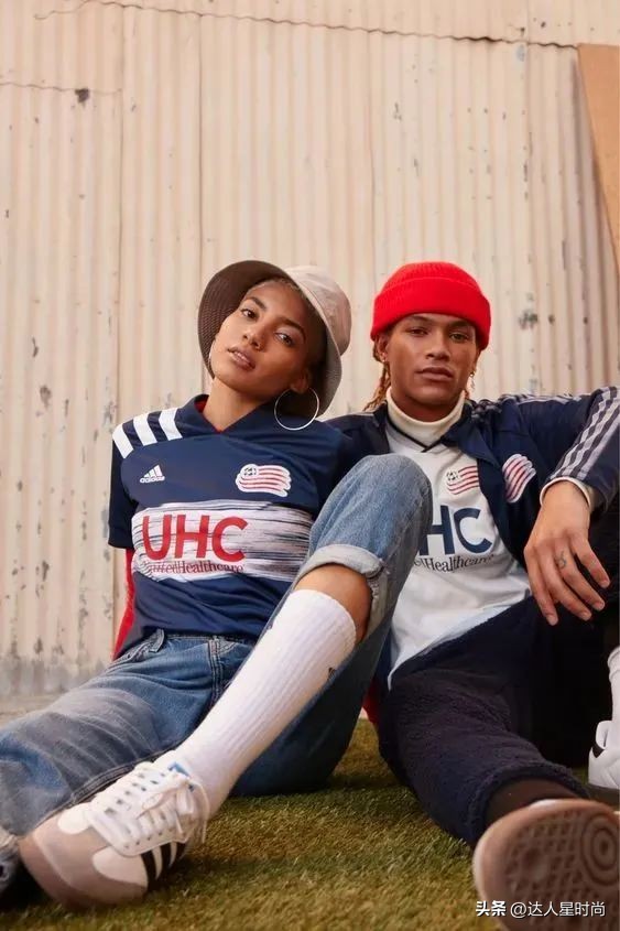 世界杯结束了，足球穿搭火了！欧阳娜娜、Jennie、Bella集体撞衫