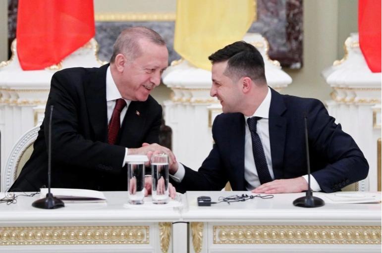 俄土总统会晤，普京疑遭埃尔多安“报复”，“罚站”一分钟