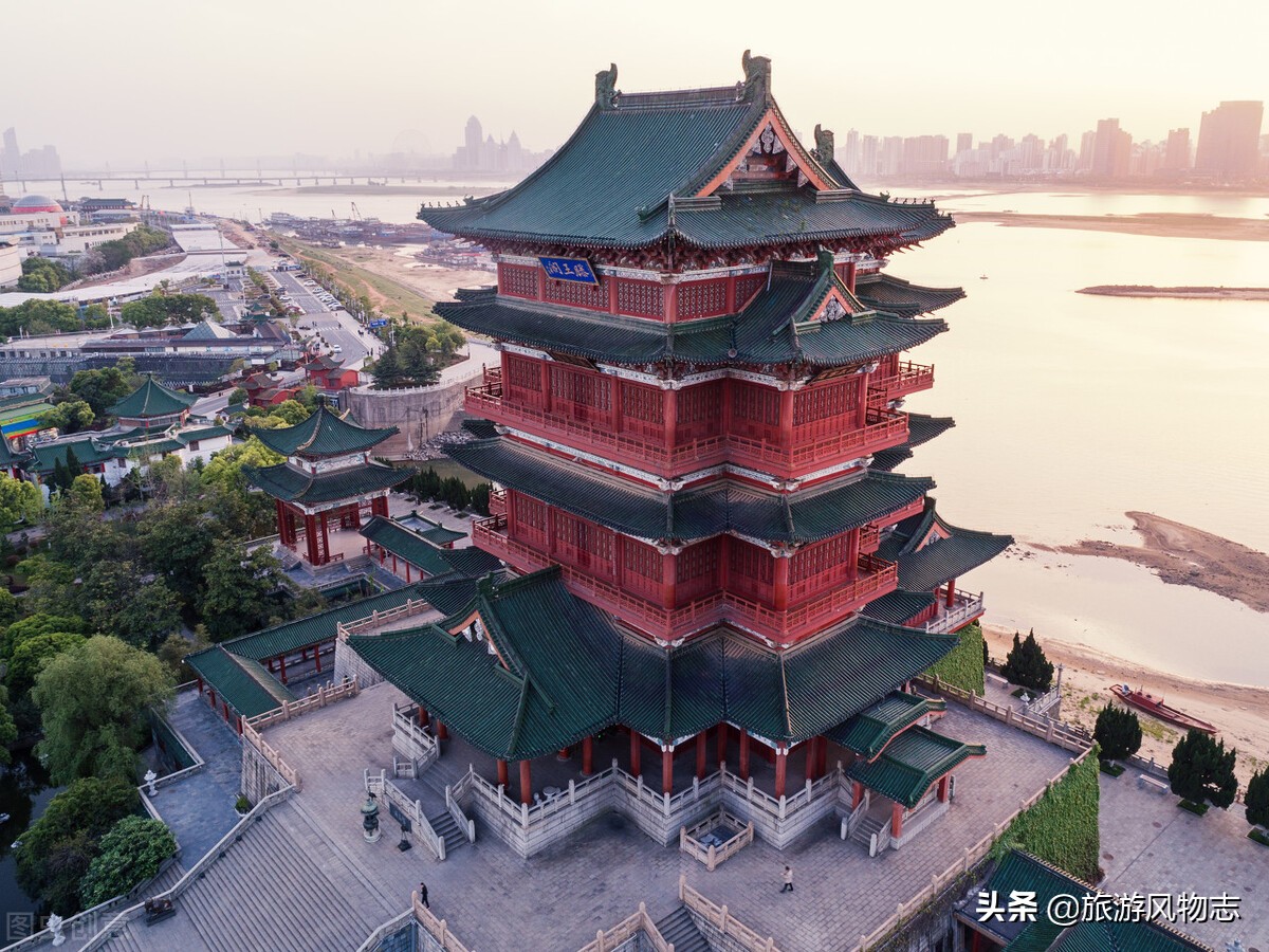 江西的什么楼被称为江南三大名楼,江南三大名楼中的正中古建筑