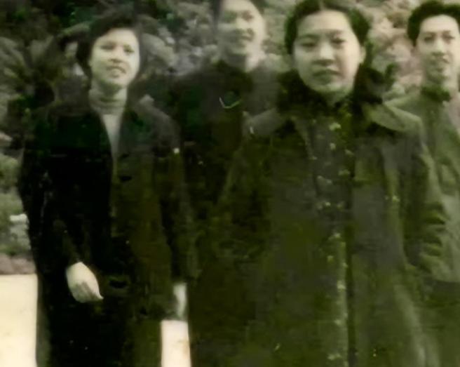 1961年毛主席在庐山开会，看到一位女舞蹈演员楞了：你好像我女儿