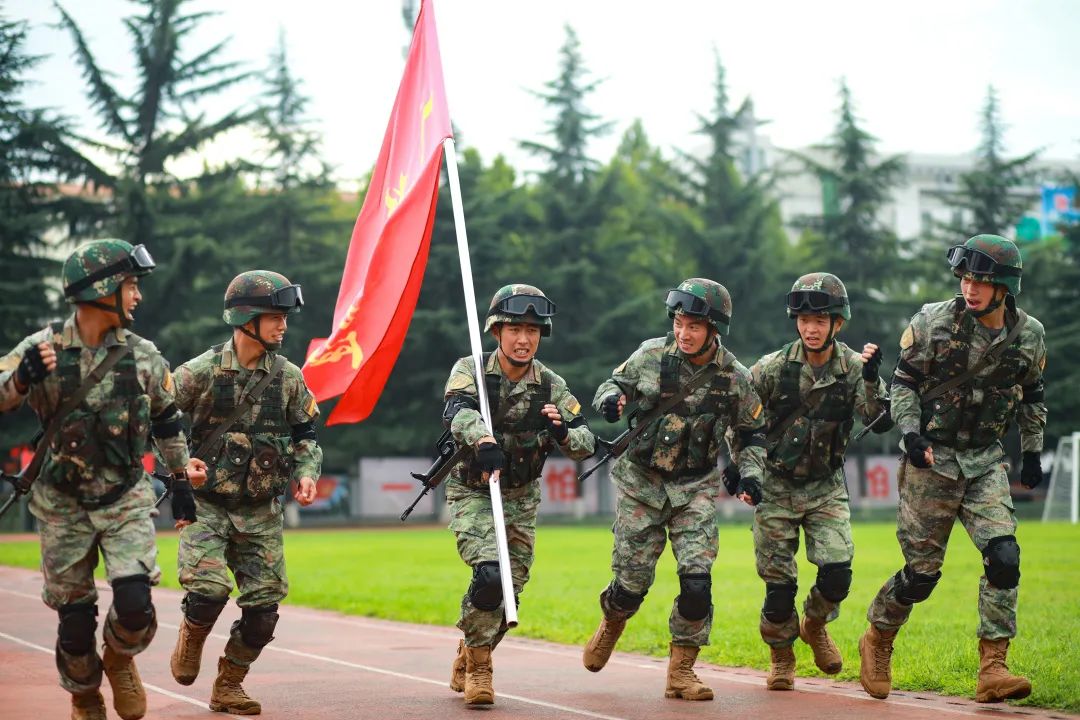 一个连队有几个士兵保送军校,一个连队有几个人考取军校