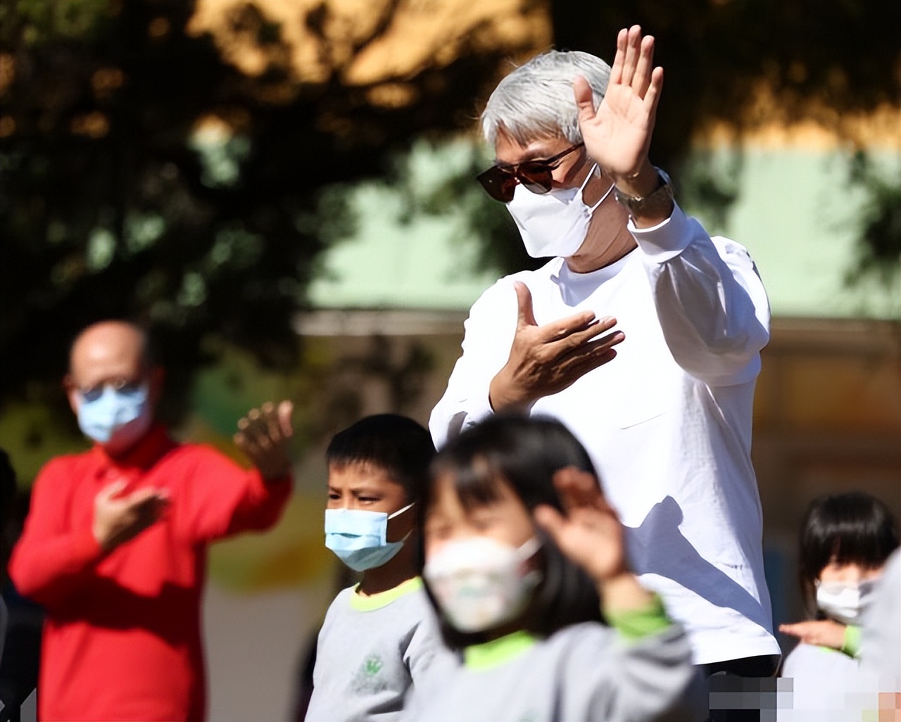 他高大威*男猛**人味足，演江湖人士逼真，人生经历丰富，低调亦多姿
