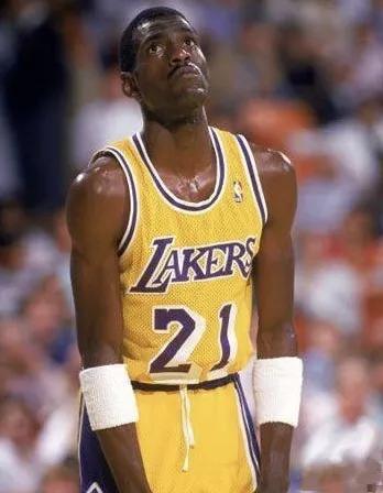 今日洛杉矶湖人队比赛球员得分榜,nba洛杉矶湖人队历史排名