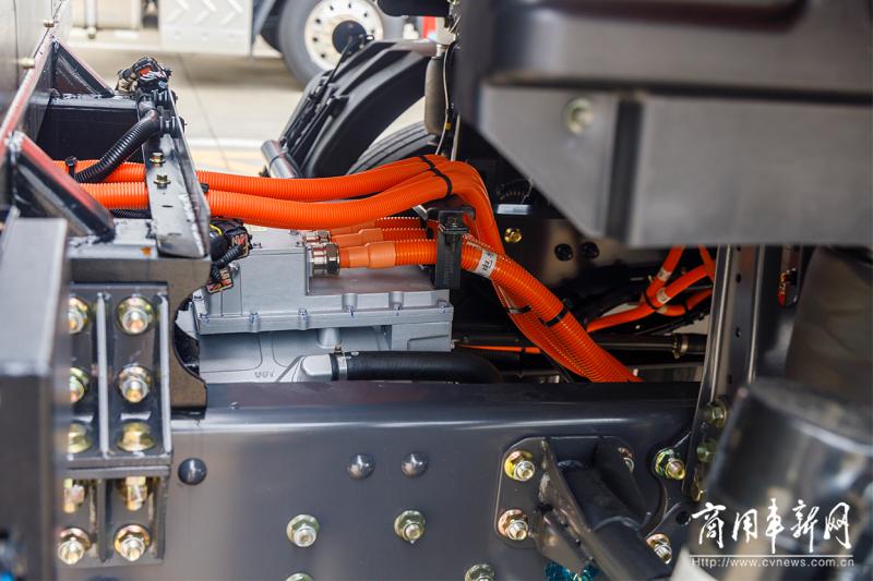 油太贵不赚钱？卡友竞价“杀红眼”？乘龙H5换电牵引车：换我试试