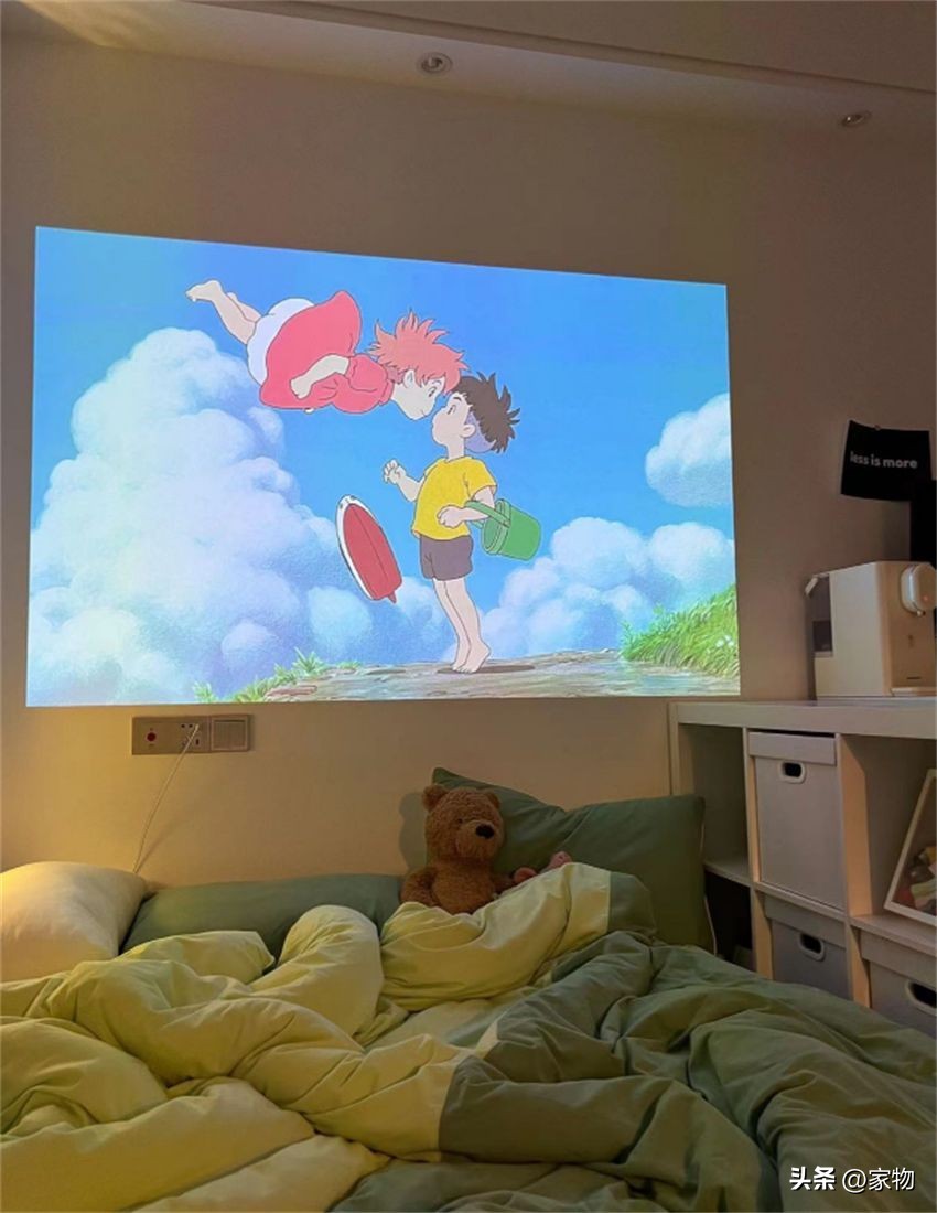 投影仪到底是智商税还是真好用？家里投影用了1年，说说真实感受