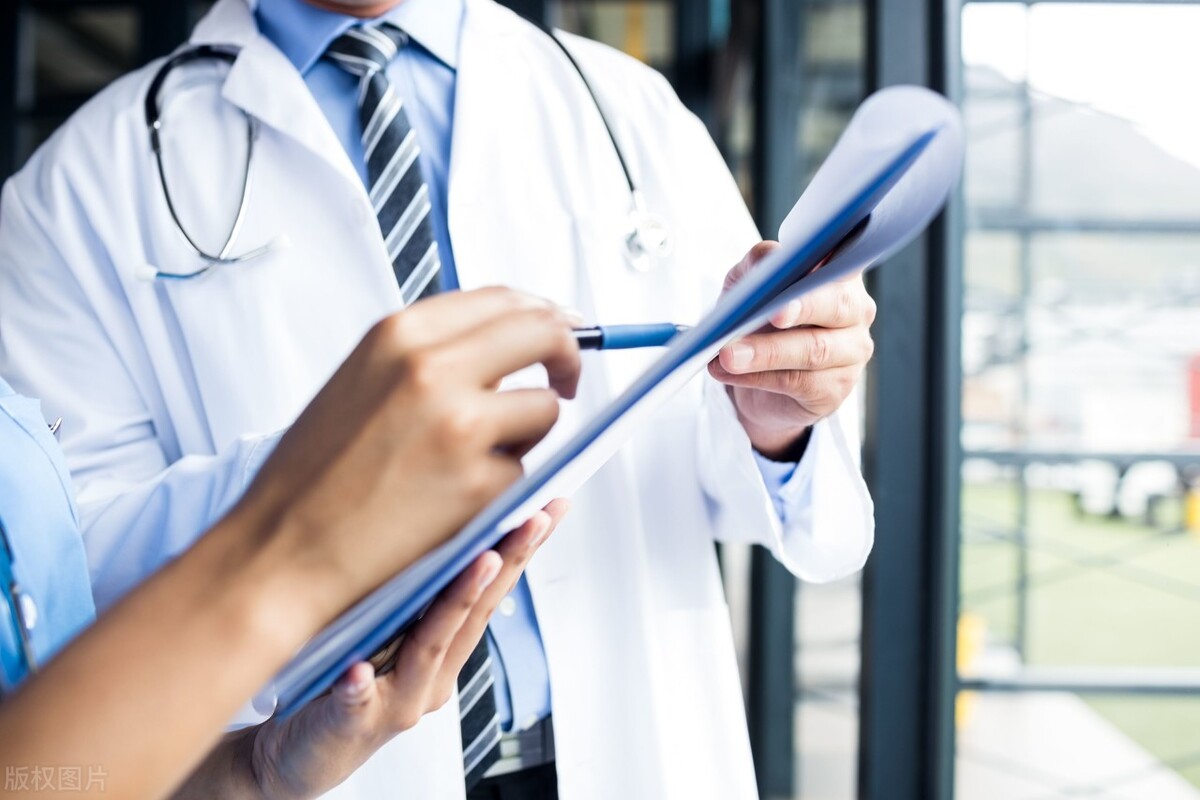 阳后二十天没症状ct显示肺炎,阳了10来天还有咳嗽会是肺炎吗