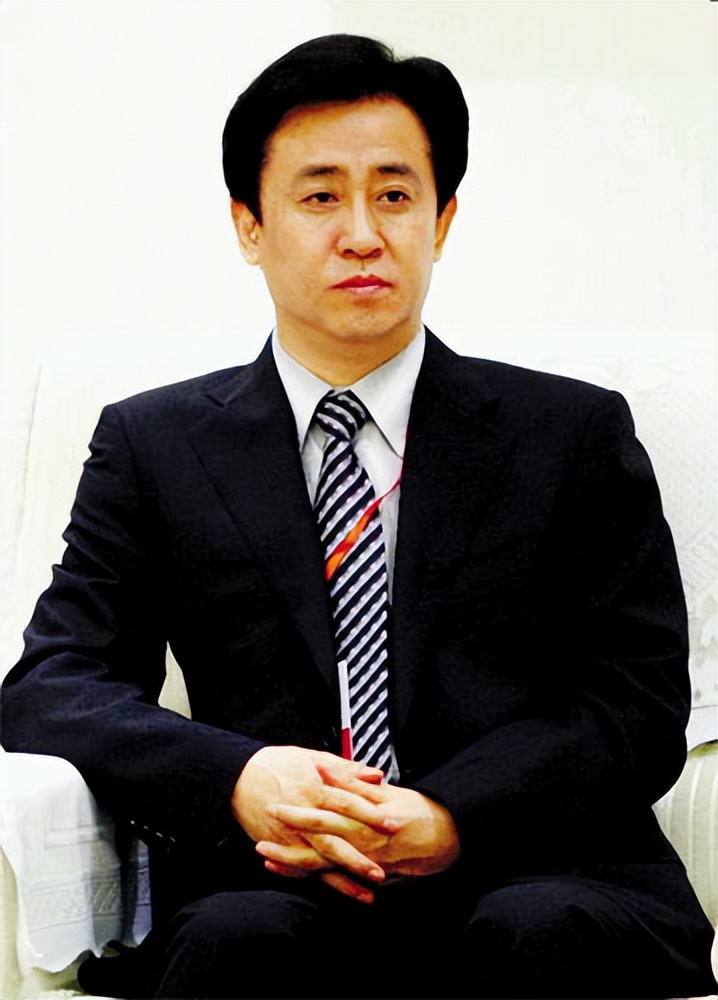 许家印第一代地产首富,许家印草根变富豪度过三次危机