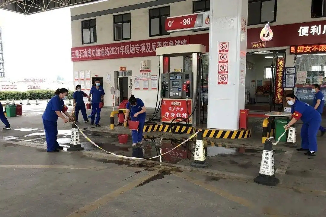 伊朗石油每吨4162元，价格很实惠，为什么不全部购买低价石油？