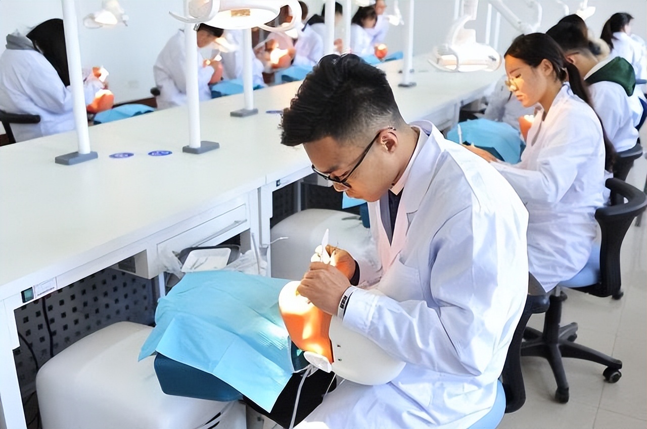 口腔医学硕士就业工资多少,口腔医学的就业方向是什么