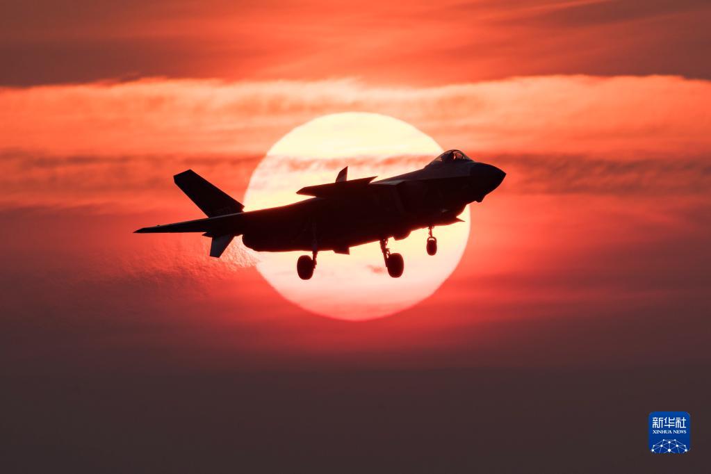 为实现中华民族伟大复兴提供战略支撑——在习*平近**强军思想指引下新时代国防和*队军**建设成就综述