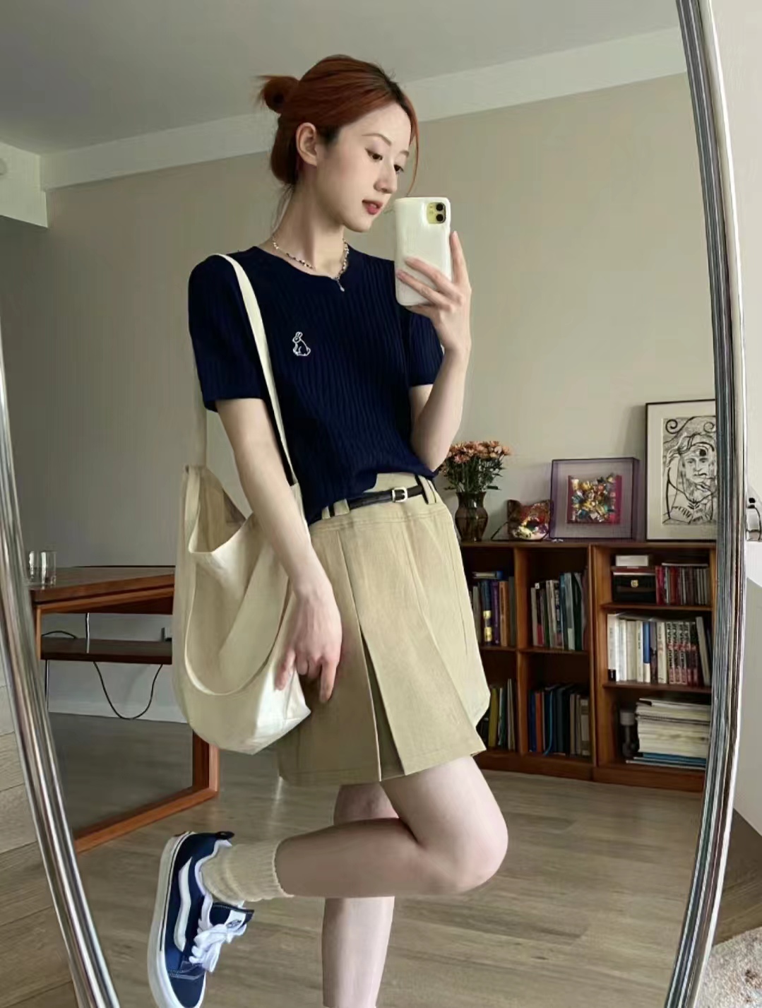 卡其色衣服怎样搭出高级感,早秋卡其色长袖衬衫外套高级穿搭