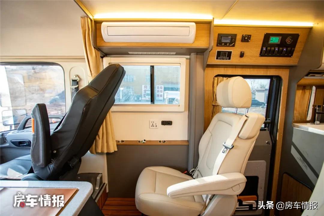 东风2.3t四驱短轴低顶房车,十堰东风特种四驱房车