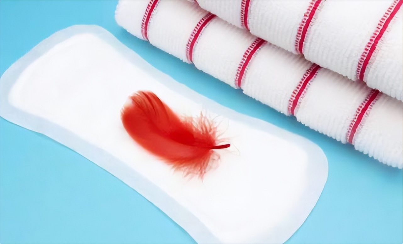 女性来月经有血块怎么回事,女性来例假流出长条的是什么东西