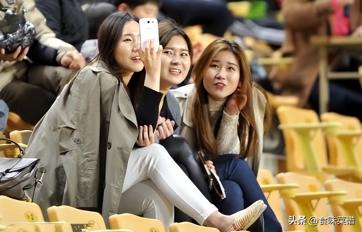 有人问淄博烧烤为什么这么火,淄博烧烤火到淄博人吃不上烧烤